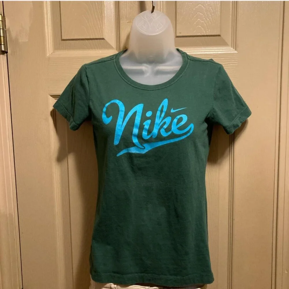 EUC Small Green Slim Fit Nike Short sleeve Tee